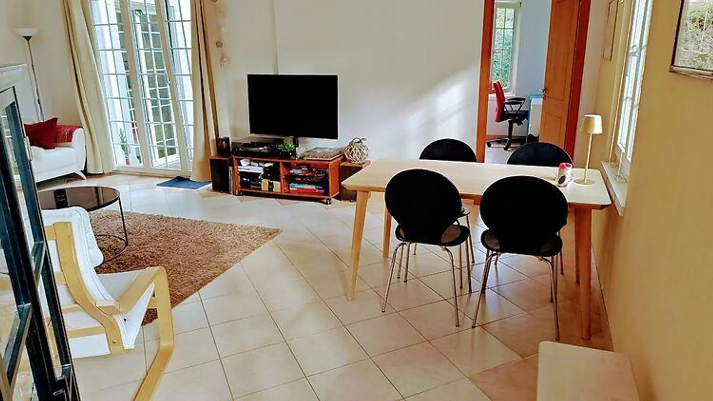 APPARTEMENT 3½ PIÈCES À RAFZ (ZH), MEUBLÉ, TEMPORAIRE - Photo 1 sur 10