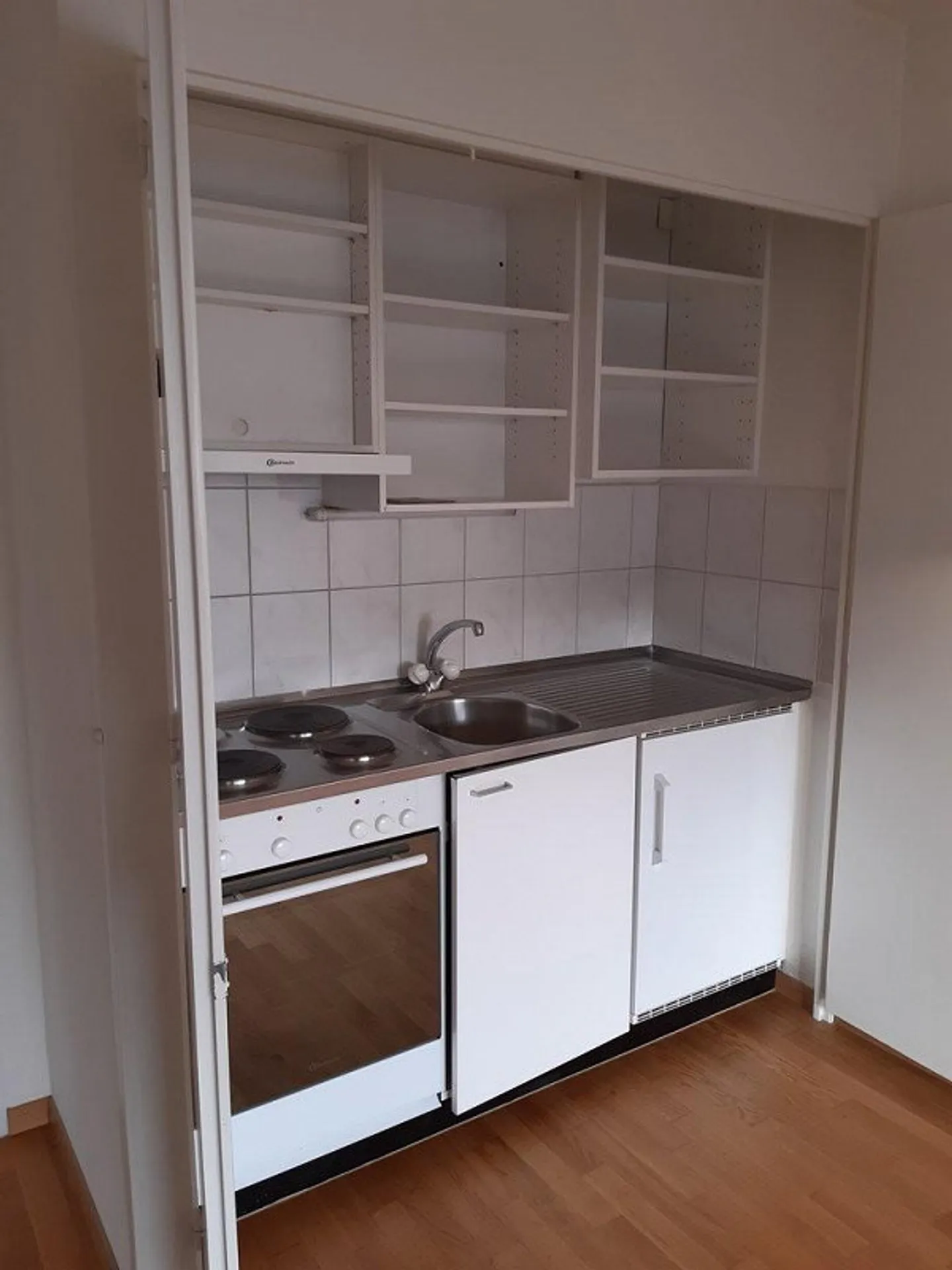 Petit mais agréable : appartement 1 pièce confortable - Photo 2 sur 6