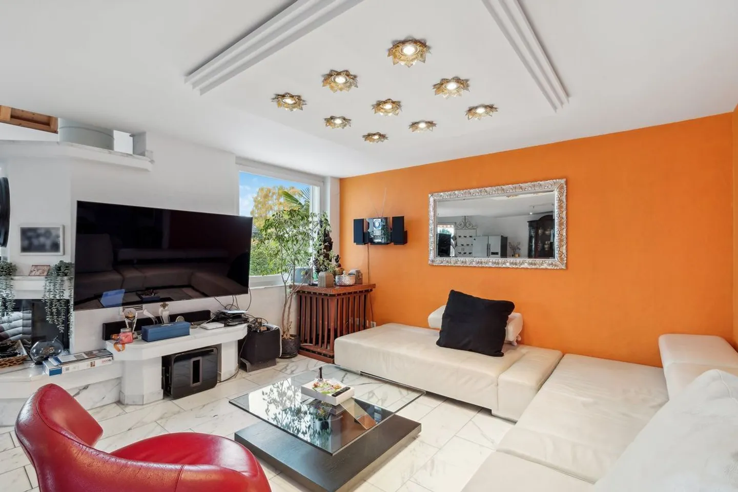 Exclusive, Quiet Single-Family House with Pool for Long-Term Rent - Photo 10 of 13