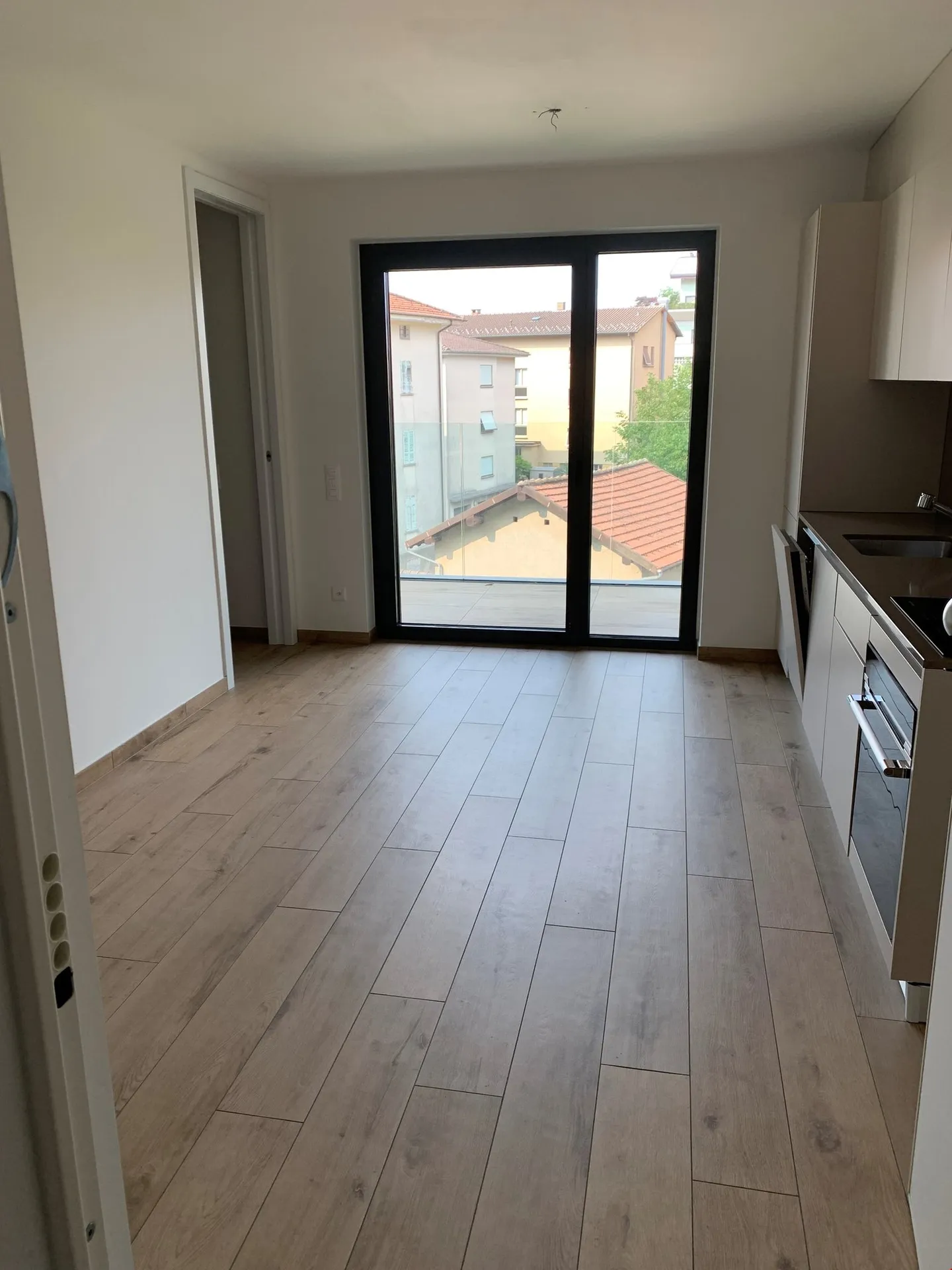 Newly Built Apartment Available Immediately - Photo 4 of 5