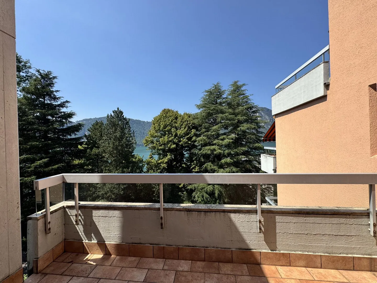 OPPORTUNITY - 4.5 ROOM APARTMENT WITH LAKE VIEW IN BISSONE - Photo 1 of 10