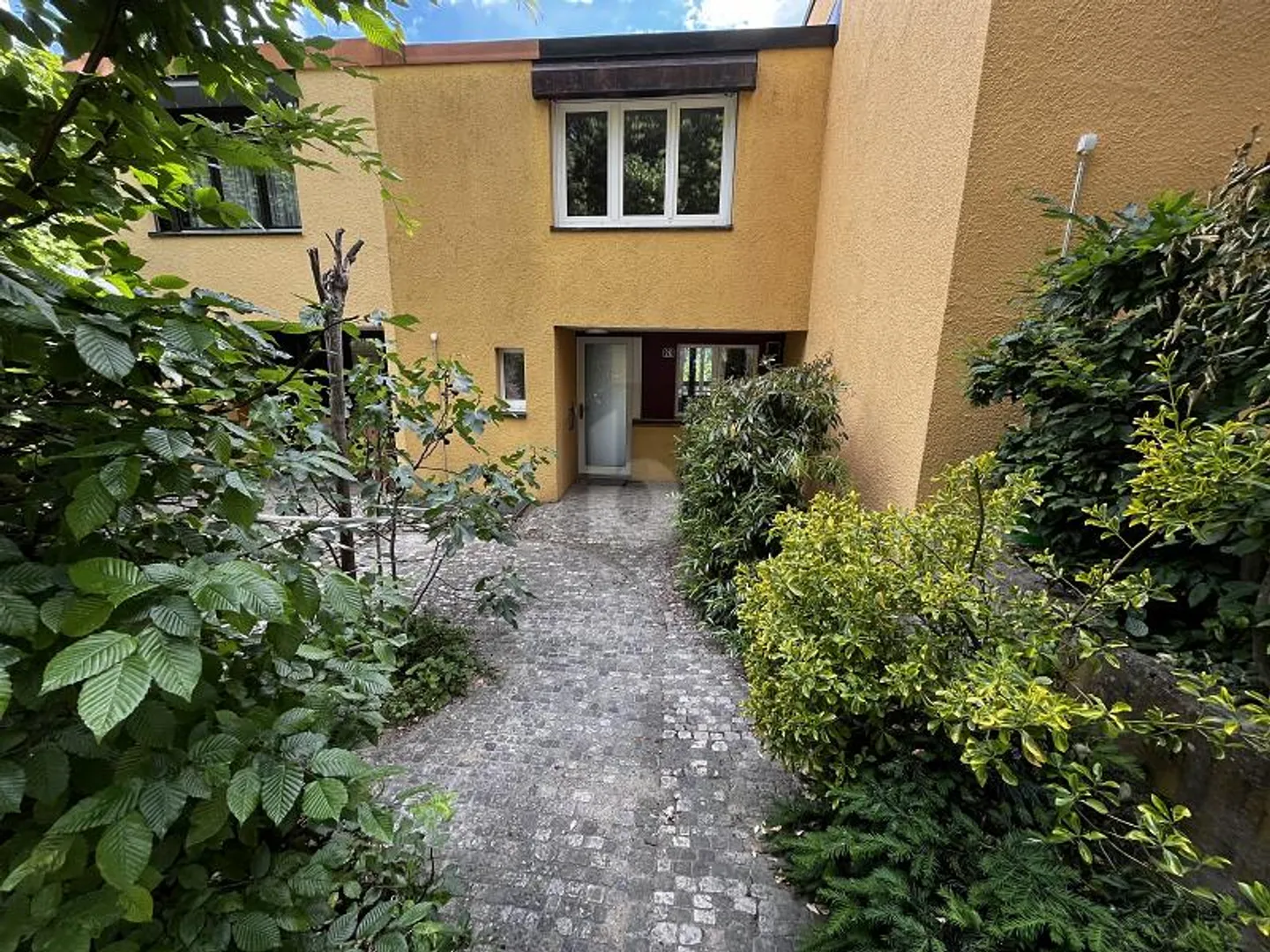 Maison contiguë 5.5 pièces - Photo 2 sur 6