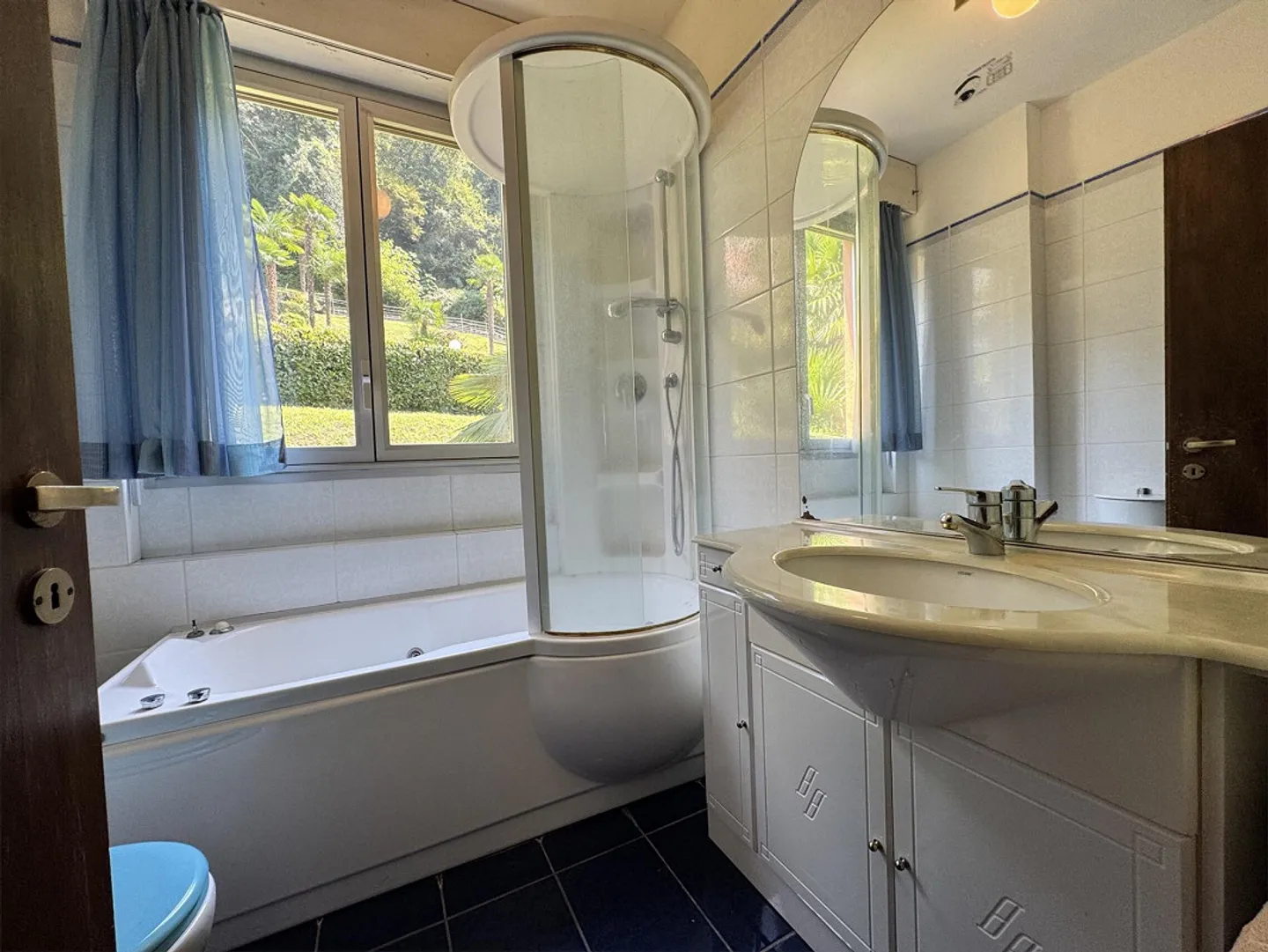 OPPORTUNITY - 4.5 ROOM APARTMENT WITH LAKE VIEW IN BISSONE - Photo 5 of 10