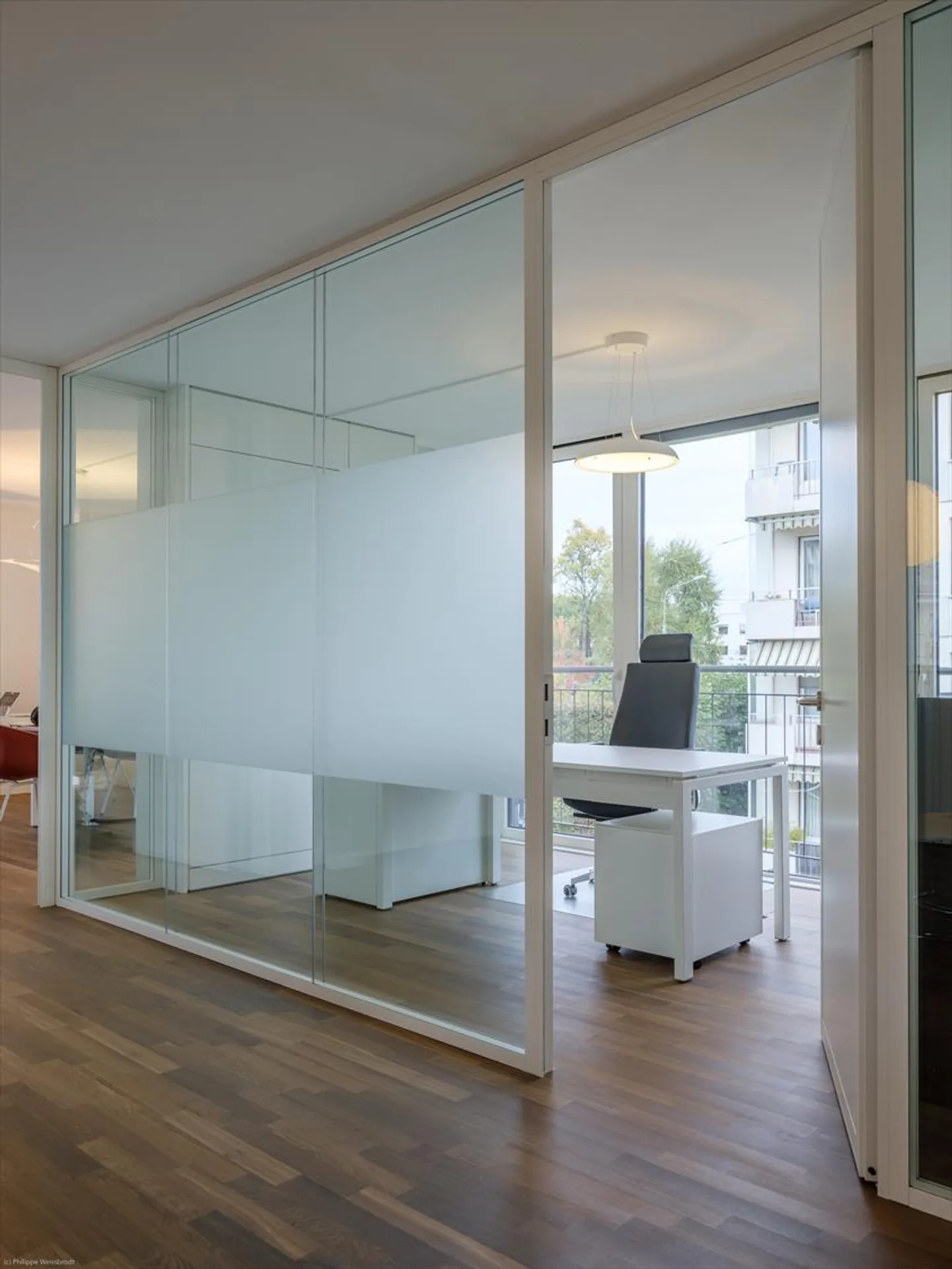Spacieux bureaux lumineux avec échappée sur le lac - Photo 6 sur 6