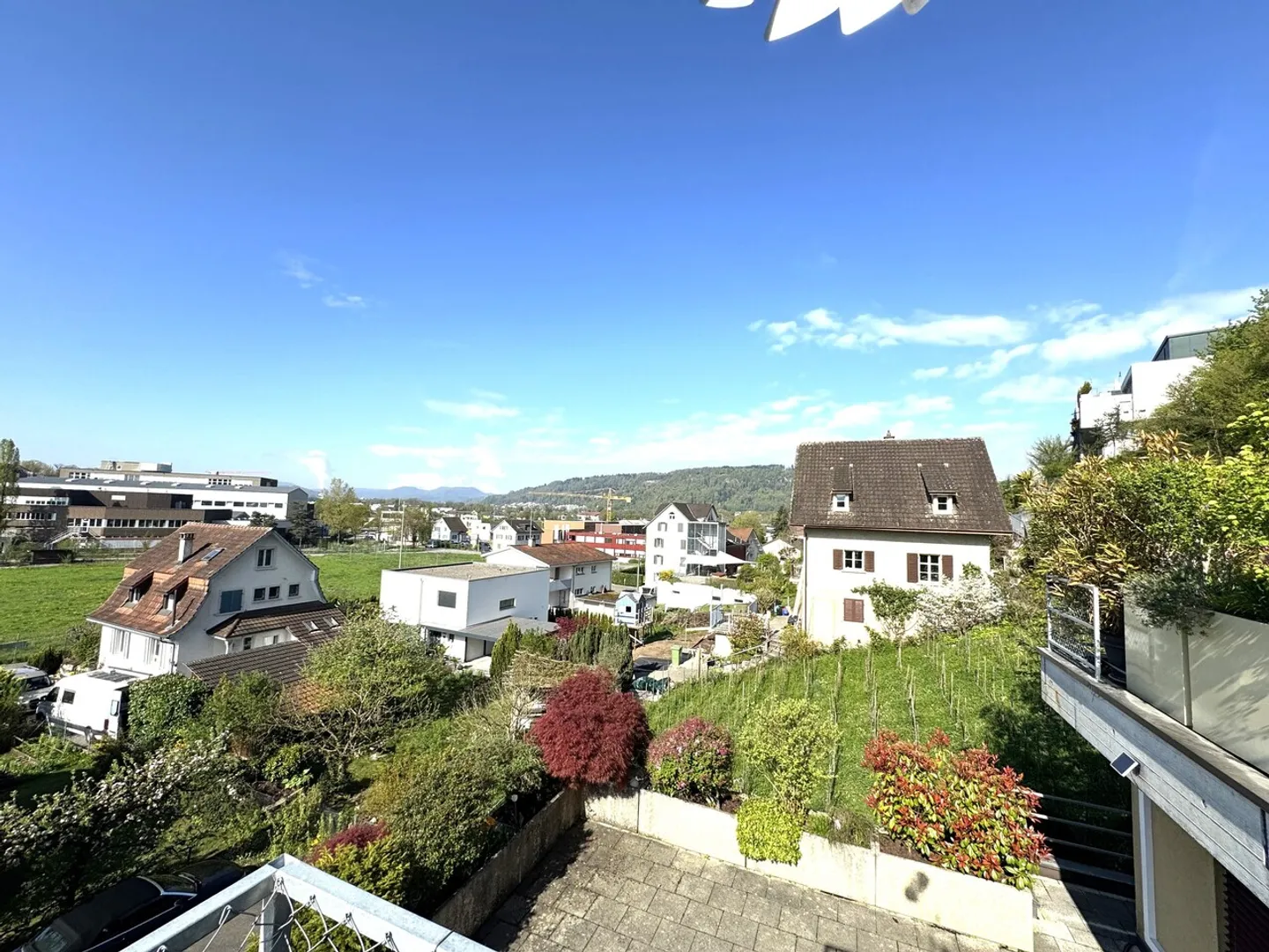 Sonnige Terrassenwohnung mit Aussicht - Foto 4 von 15