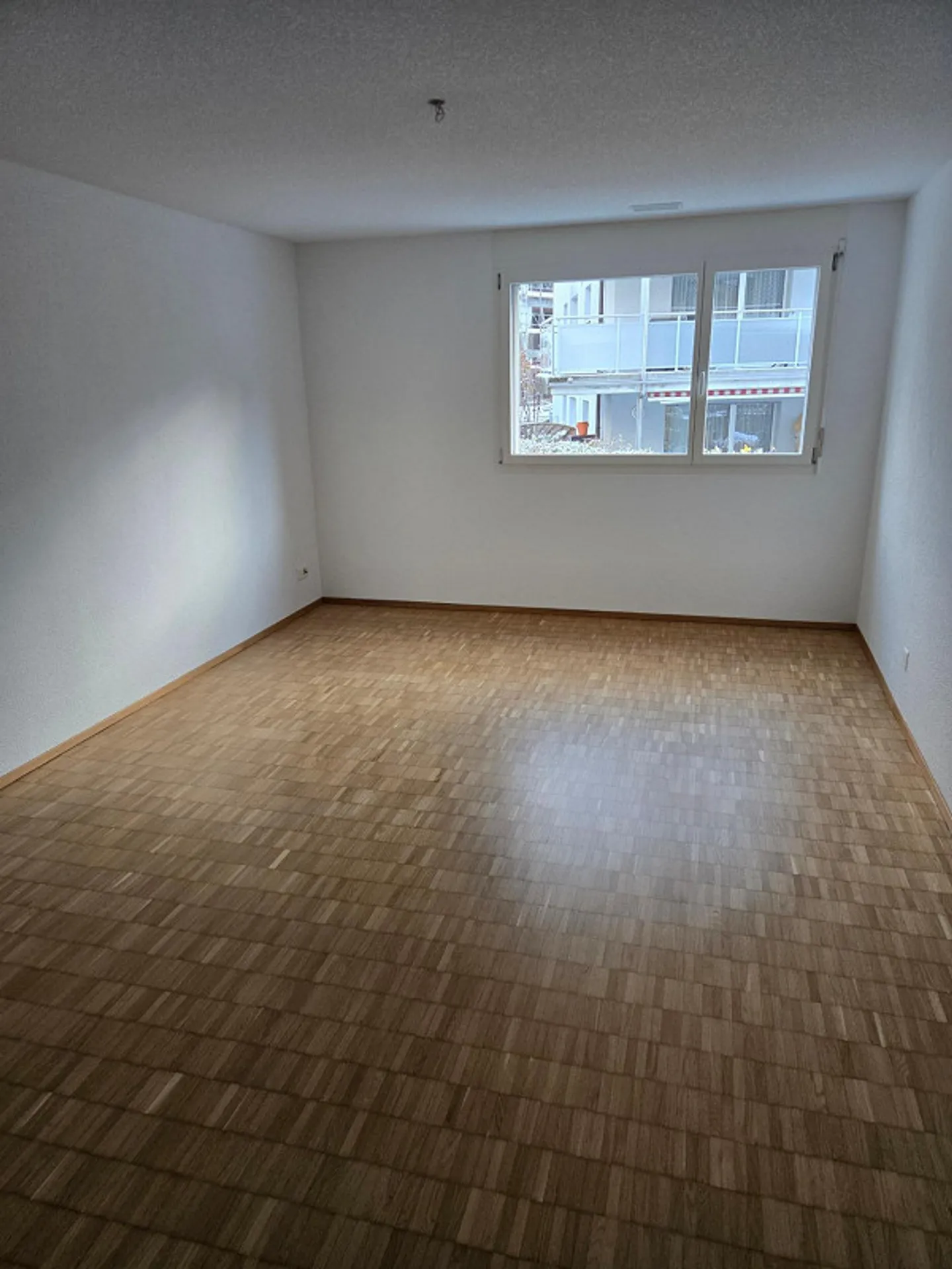 Modernes Mehrfamilienhaus - Foto 4 von 9