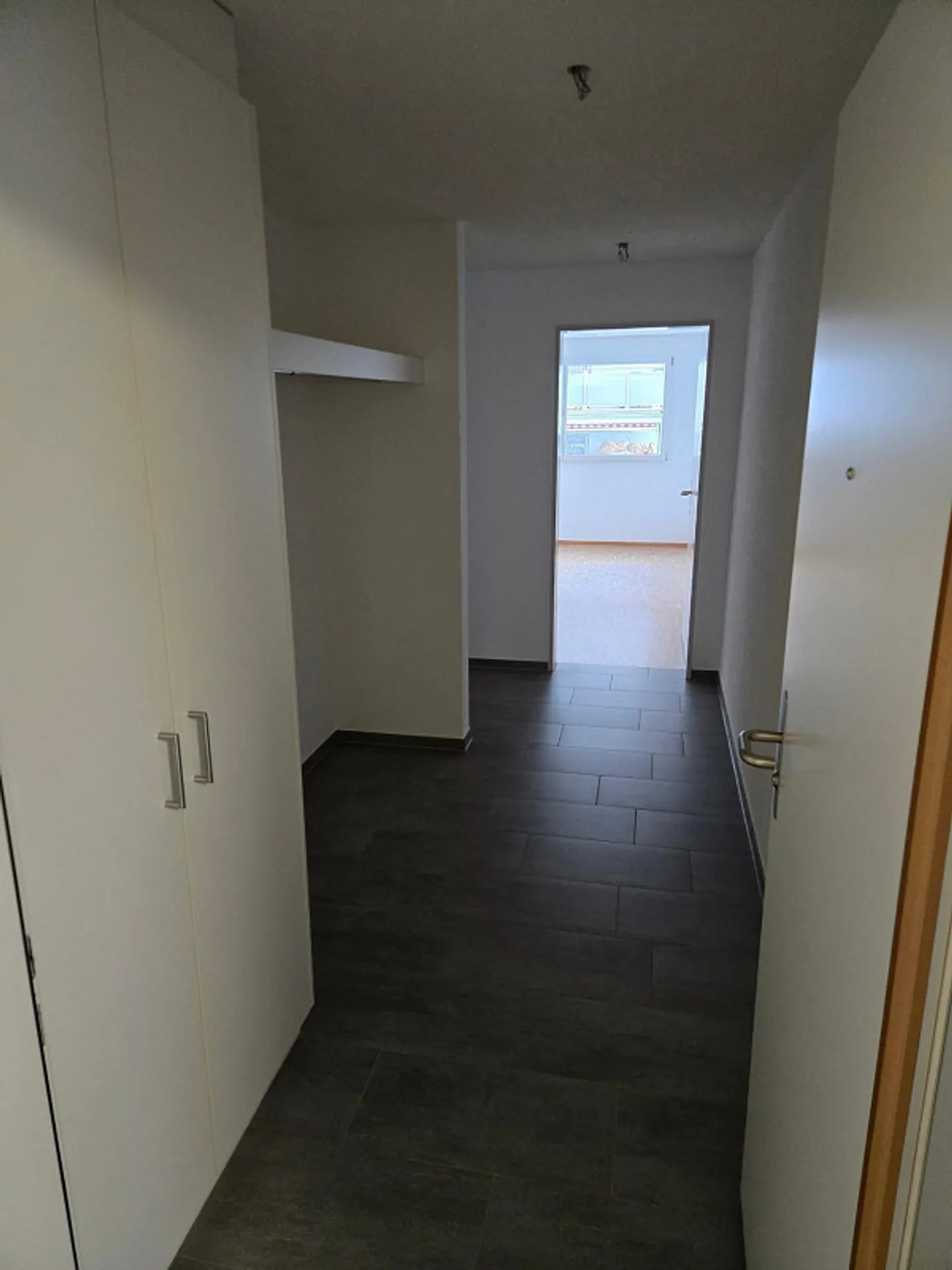 Modernes Mehrfamilienhaus - Foto 8 von 9