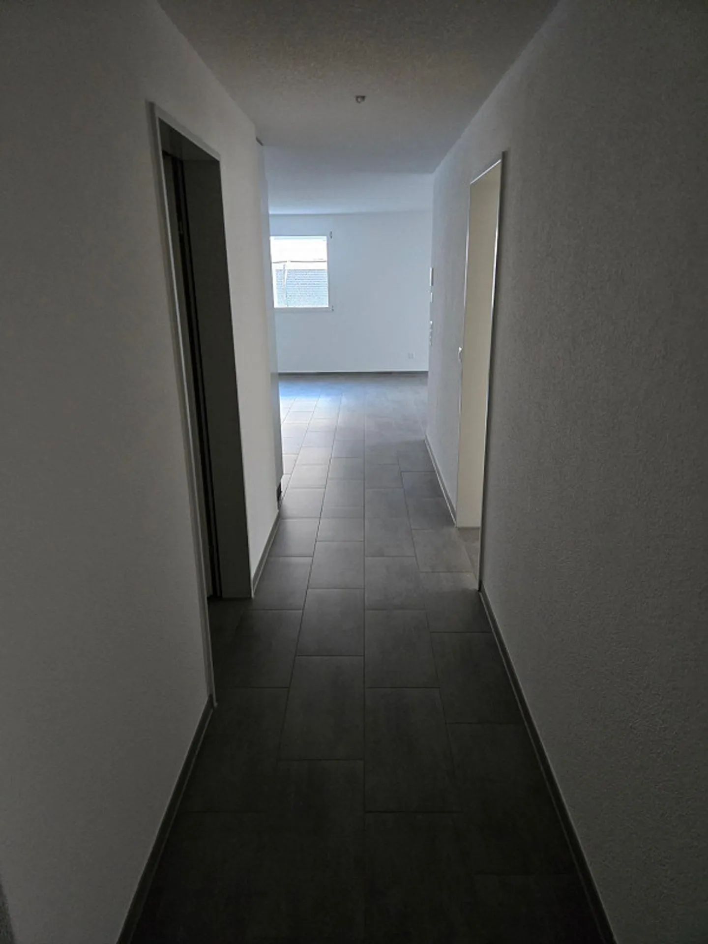 Modernes Mehrfamilienhaus - Foto 9 von 9