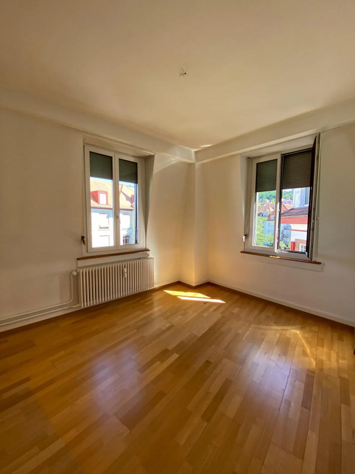 Teilweise renovierte Wohnung in Zürich - Foto 3 von 6