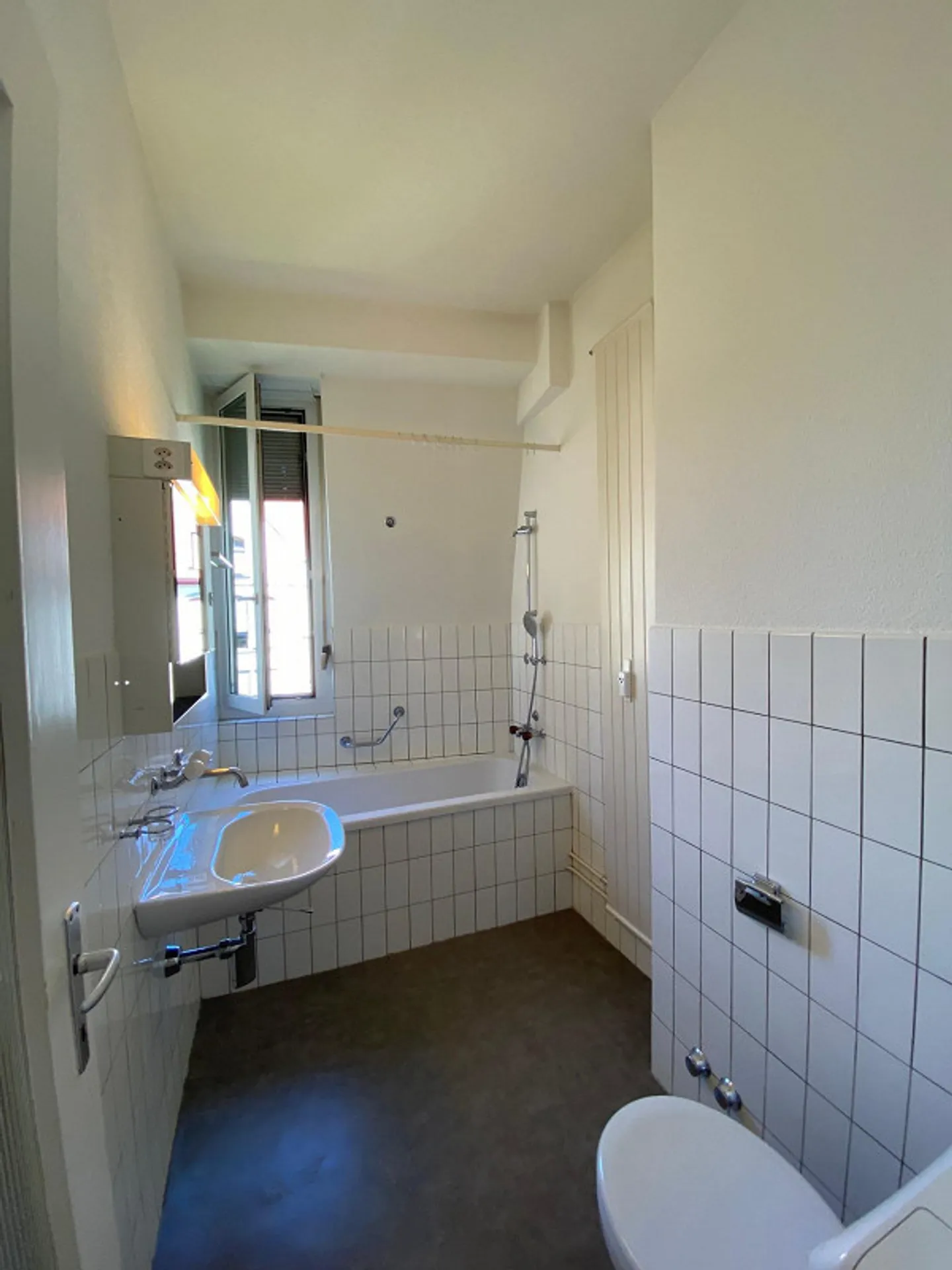 Teilweise renovierte Wohnung in Zürich - Foto 4 von 6