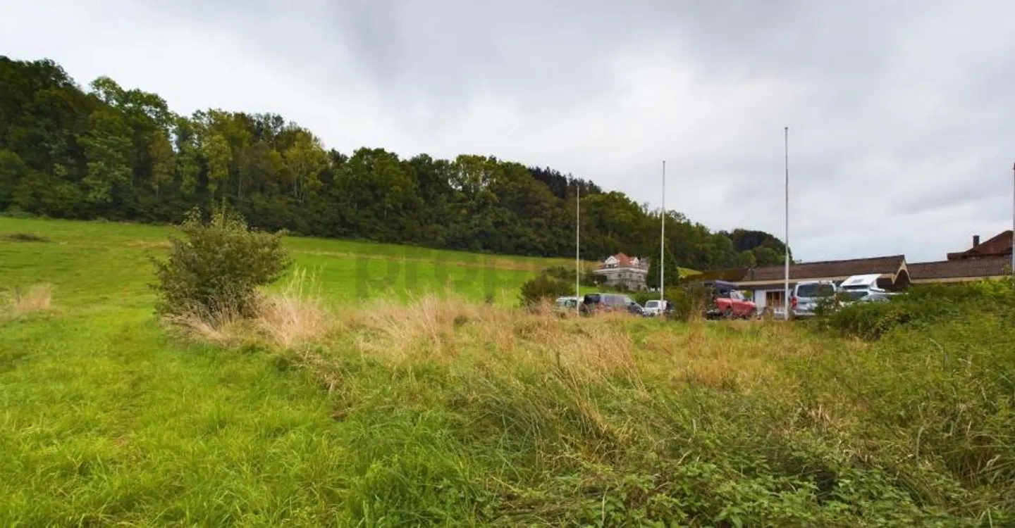 Versatile Building Plot in Mixed Zone M2 - 648 m² for Living & Business in Riedtwil - Photo 3 of 6
