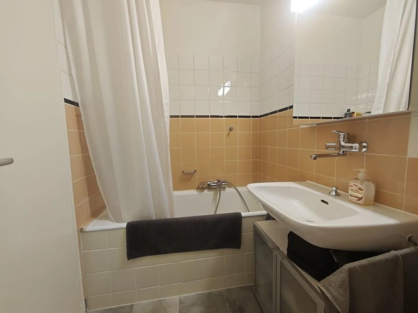 Appartement Charmant Près de la Gare de Renens - Photo 3 sur 9