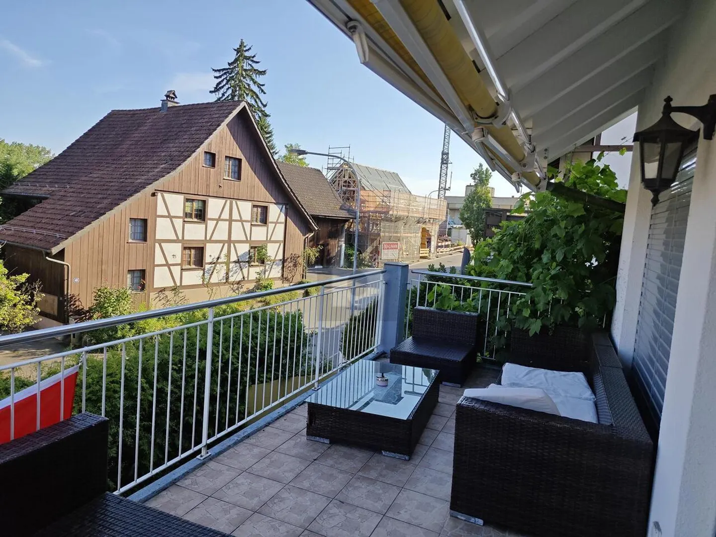 DETACHED, SPACIOUS WITH GARDEN - Photo 1 of 6