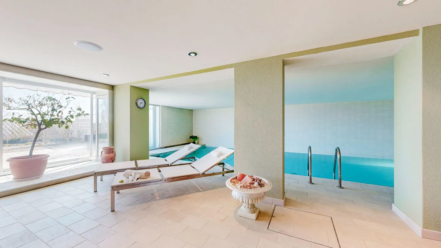 WOHLFÜHLOASE MIT PANORAMABLICK UND INDOOR-POOL - Foto 7 von 8