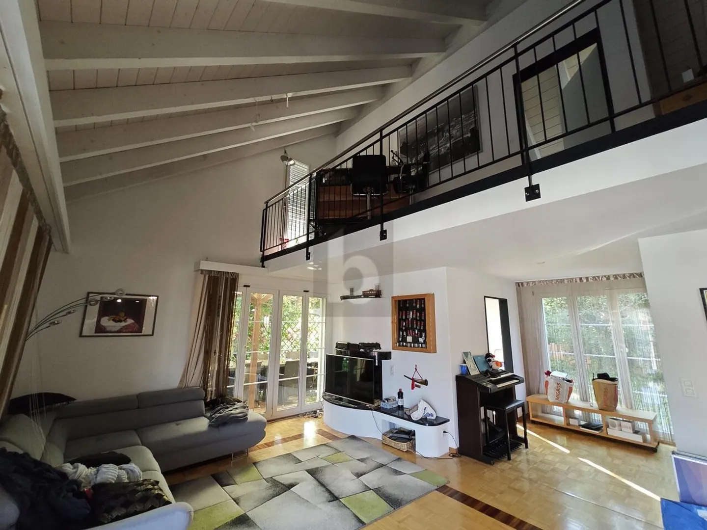 DETACHED, SPACIOUS WITH GARDEN - Photo 3 of 6