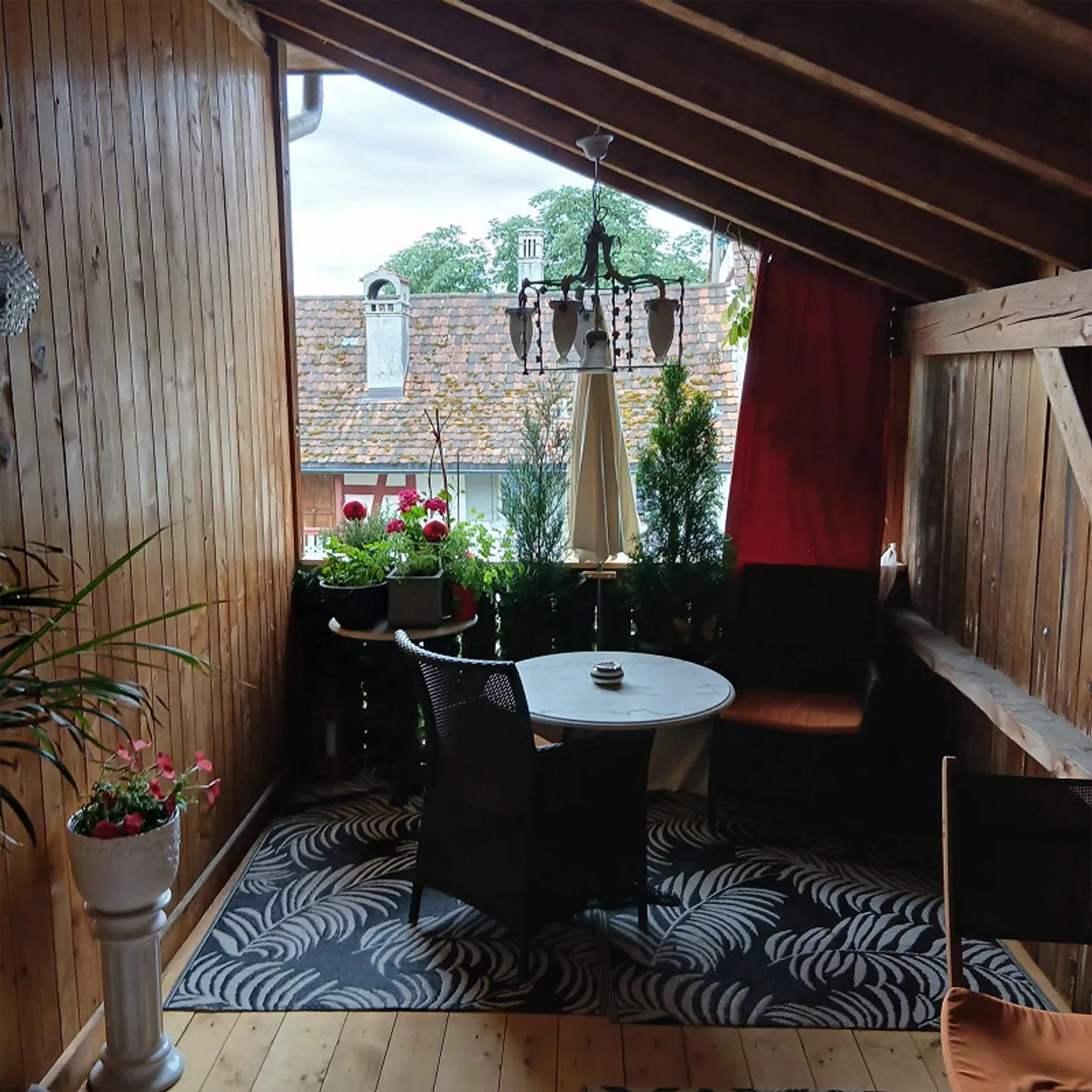2 1/2 room apartment with separate entrance. Pets allowed - Photo 3 of 4