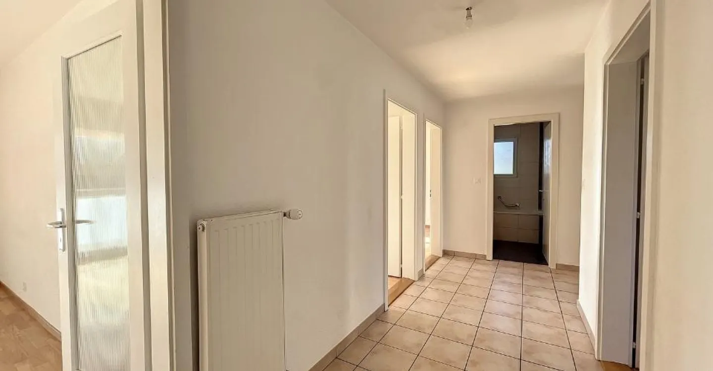 Schöne 4-Zimmer-Wohnung zu vermieten! - Foto 4 von 11