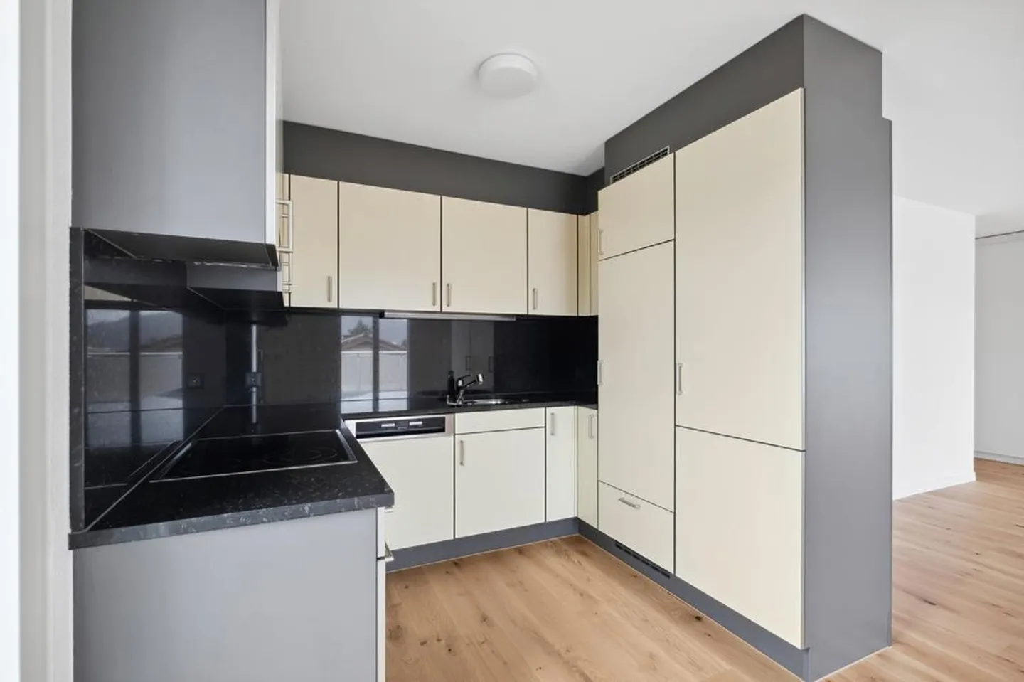 Moderne Attikawohnung mit Top-Anbindung und Komfort! - Foto 2 von 9