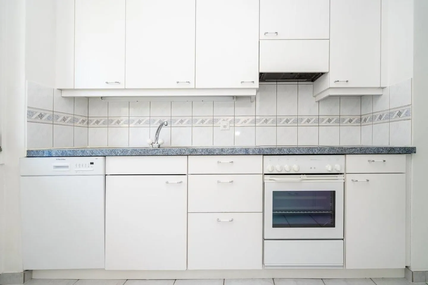 Beautiful 3-room apartment with direct garden access - Photo 2 of 9