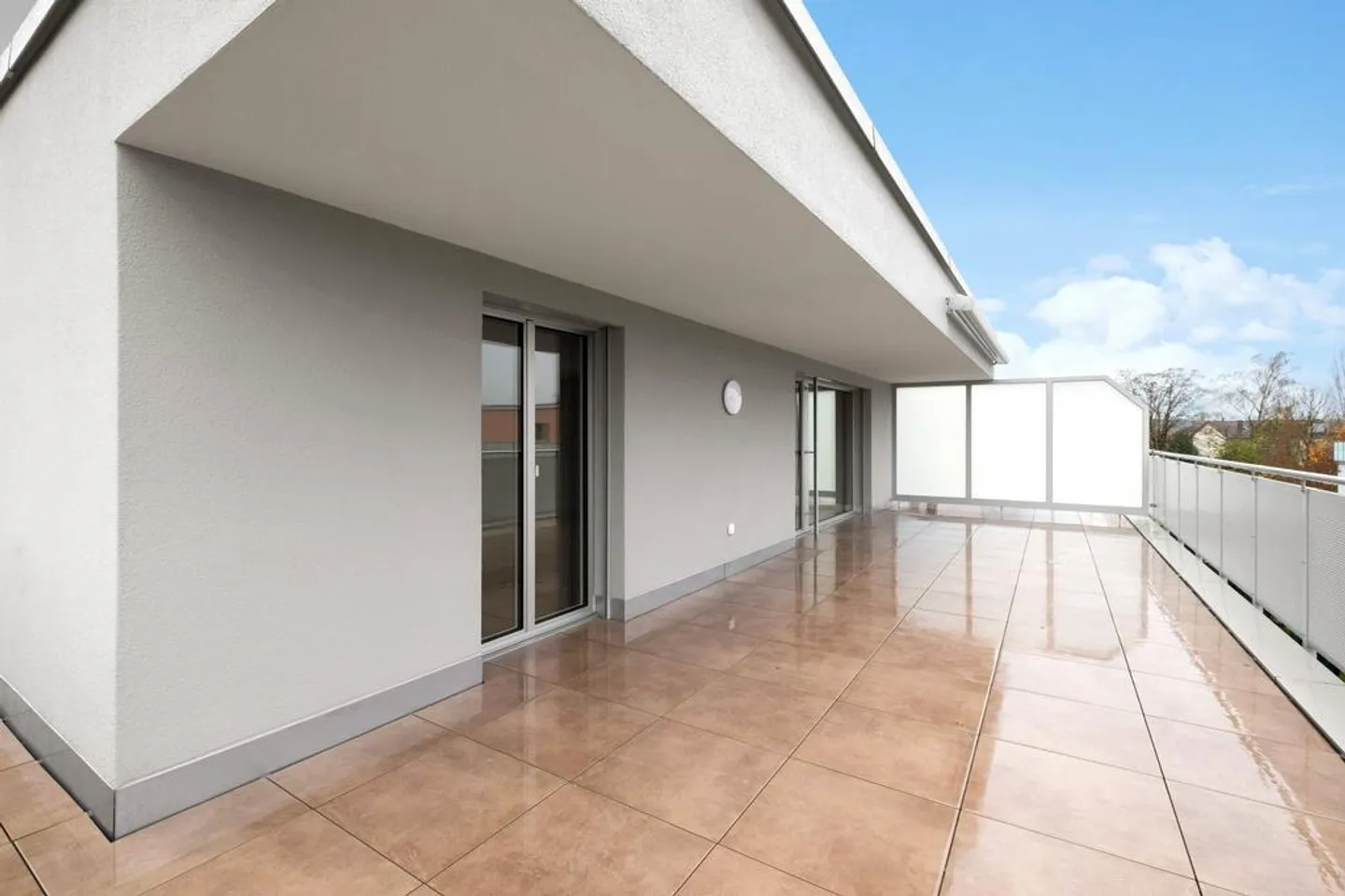 Moderne Attikawohnung mit Top-Anbindung und Komfort! - Foto 8 von 9