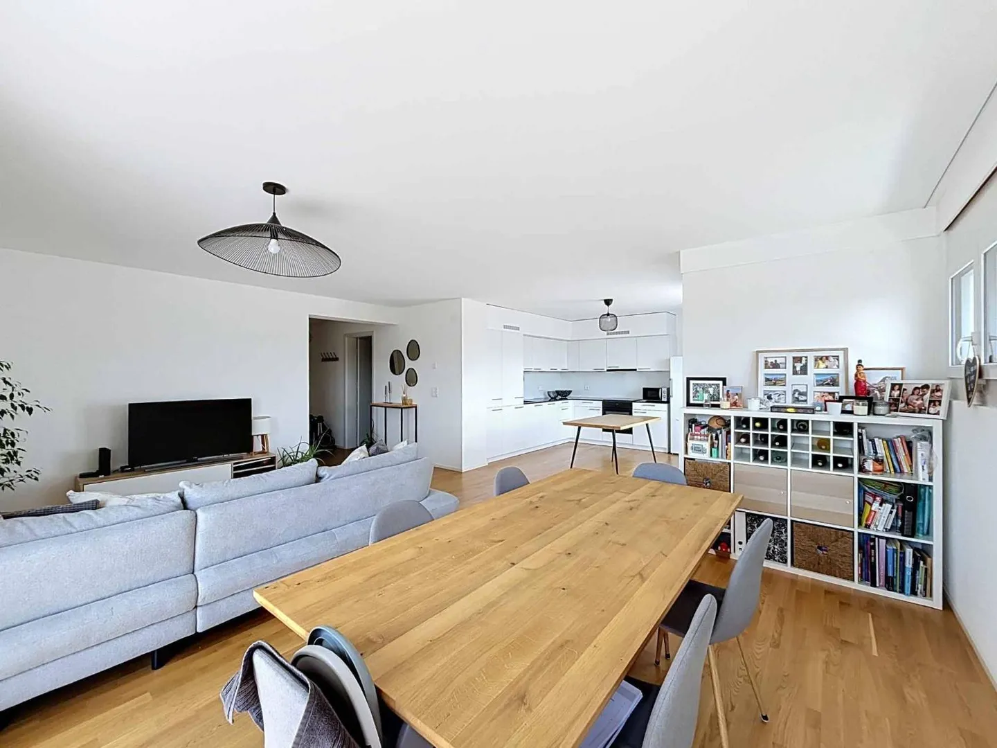 Penthouse-Wohnung mit 4,5 Zimmern zwischen Licht und Gelassenheit - Foto 2 von 10