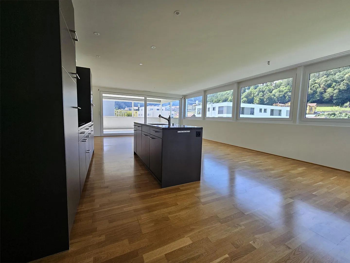 Modern 4.5-room apartment in a family-friendly neighborhood - Photo 2 of 13