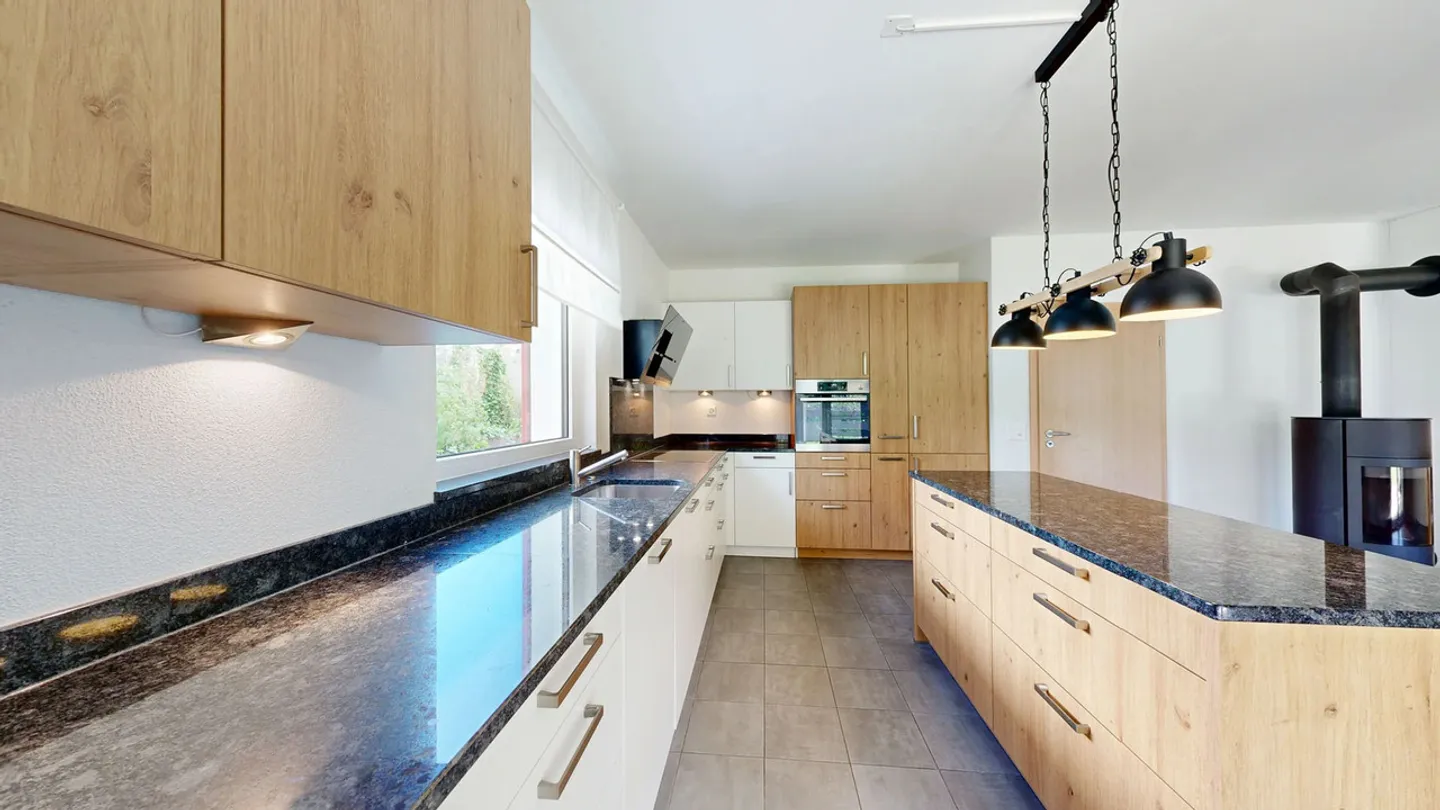 Schönes 4.5-Zimmer-Einfamilienhaus mit 2.5-Zimmer-Einliegerwohnung - Foto 4 di 25
