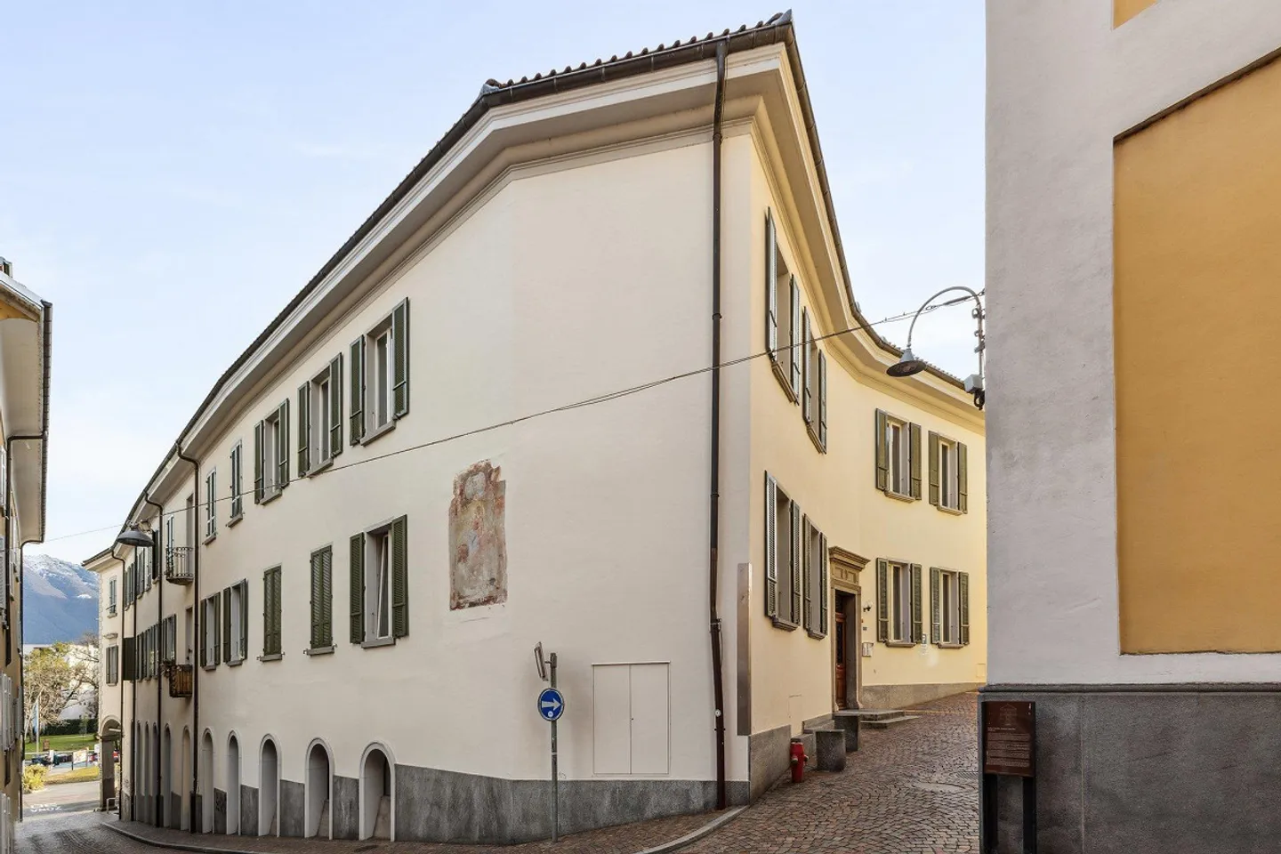 Central and modern - Photo 2 of 8