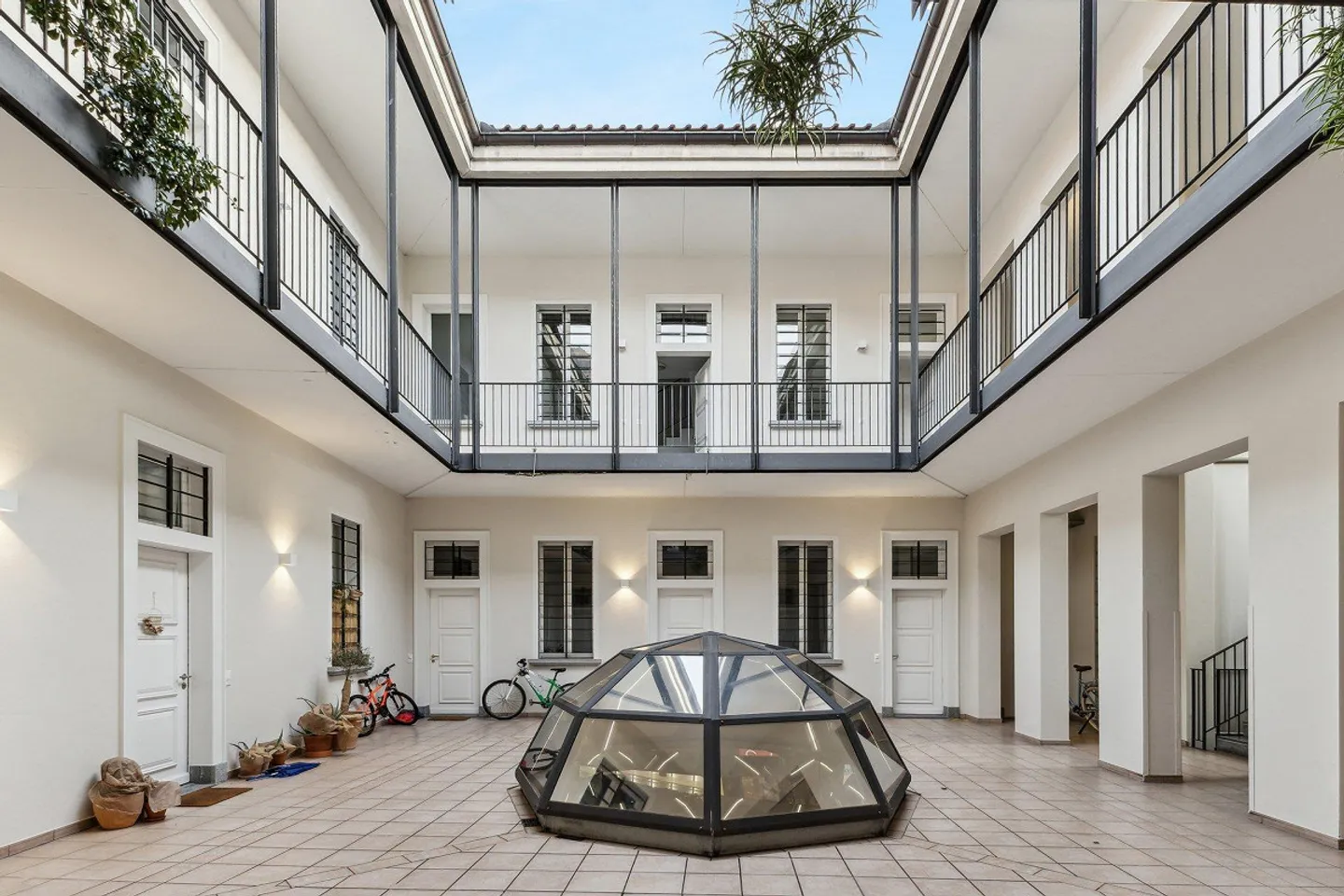 Central and modern - Photo 3 of 8