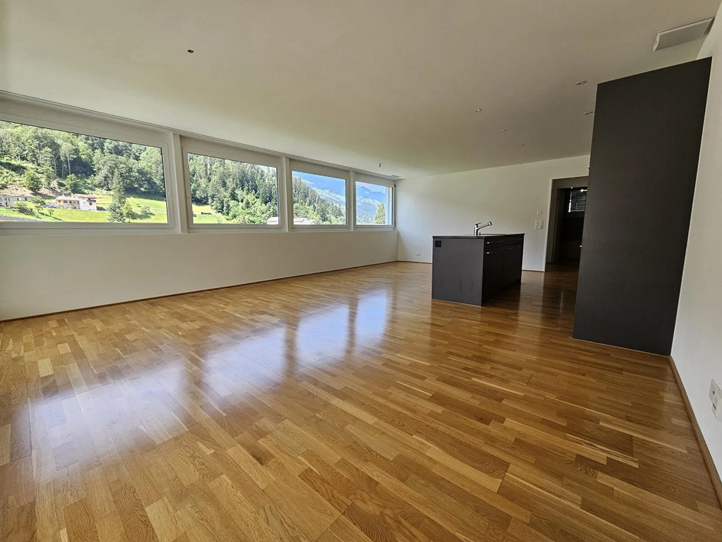 Modern 4.5-room apartment in a family-friendly neighborhood - Photo 3 of 13