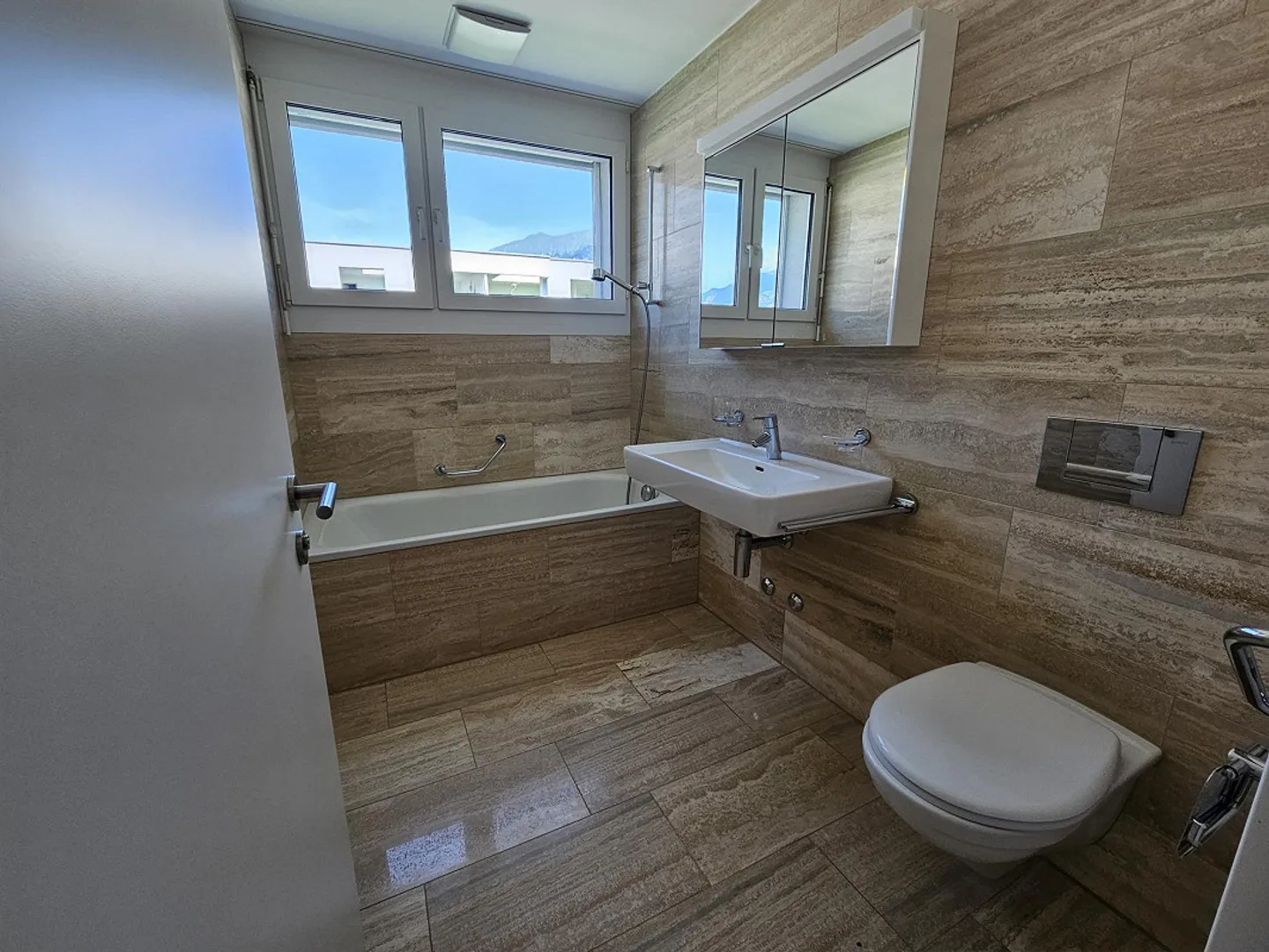 Modern 4.5-room apartment in a family-friendly neighborhood - Photo 8 of 13