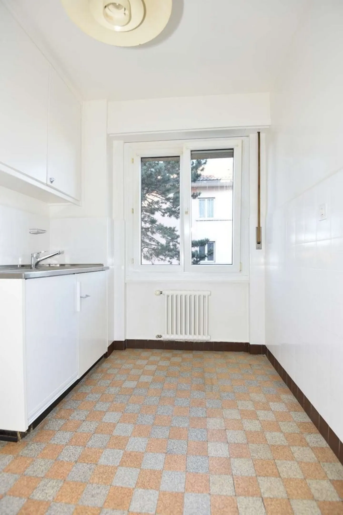 Close to the center - Photo 5 of 7