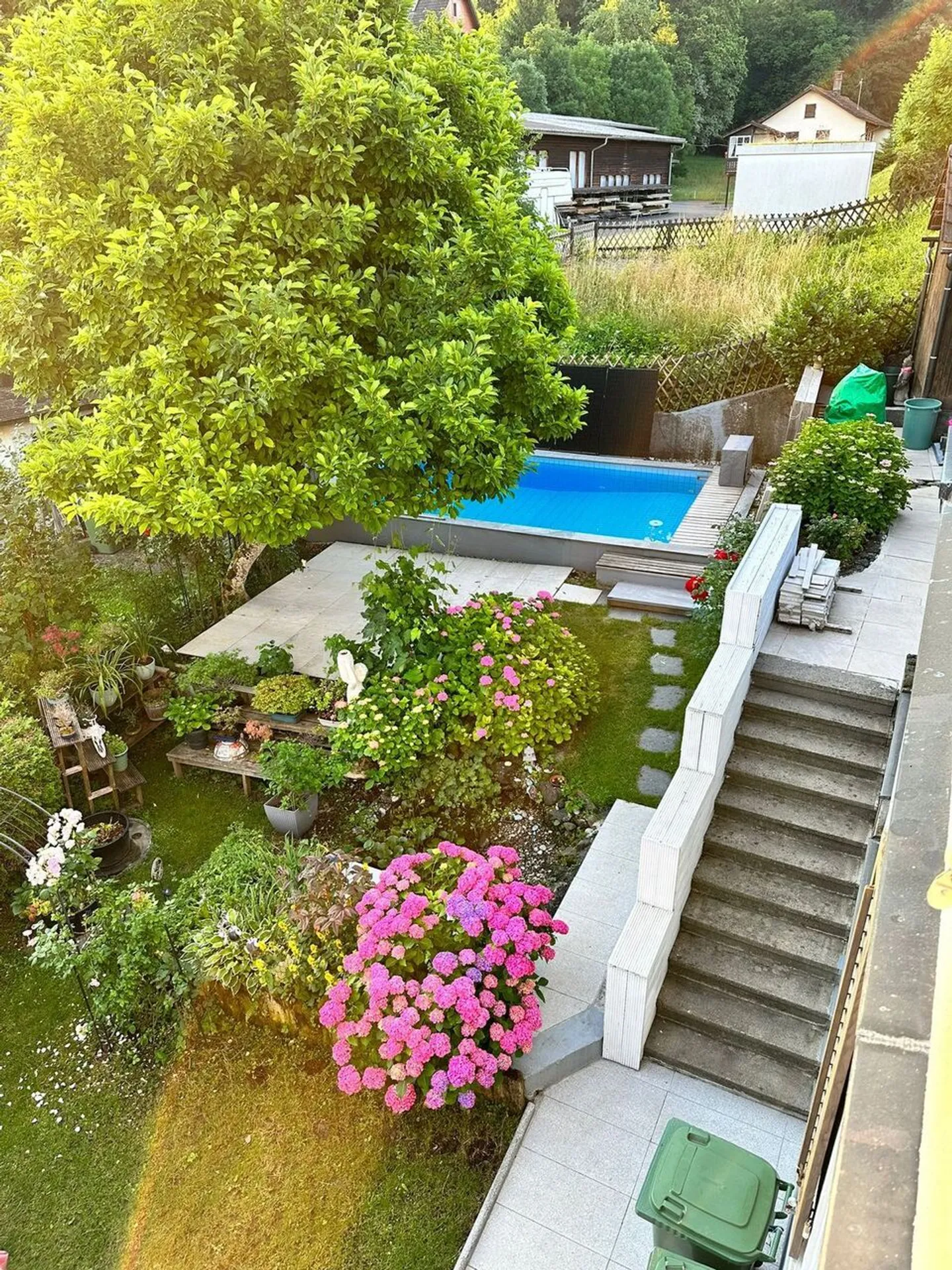 UNA CASA CHE ISPIRA - TANTA SOLE, POSIZIONE TRANQUILLA E CON PISCINA - Foto 2 di 13