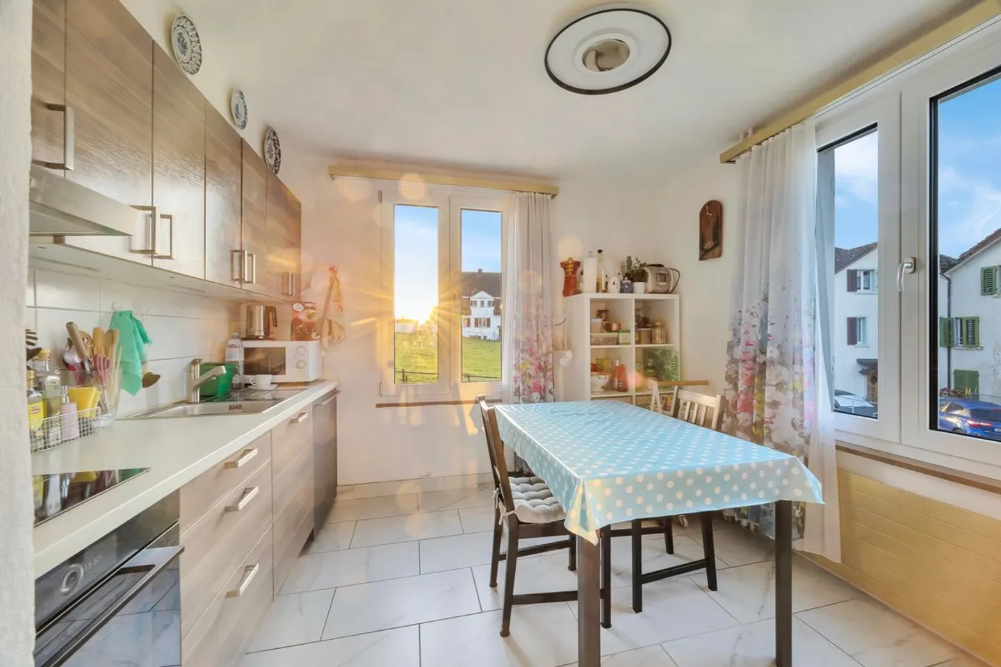 UNA CASA CHE ISPIRA - TANTA SOLE, POSIZIONE TRANQUILLA E CON PISCINA - Foto 4 di 13