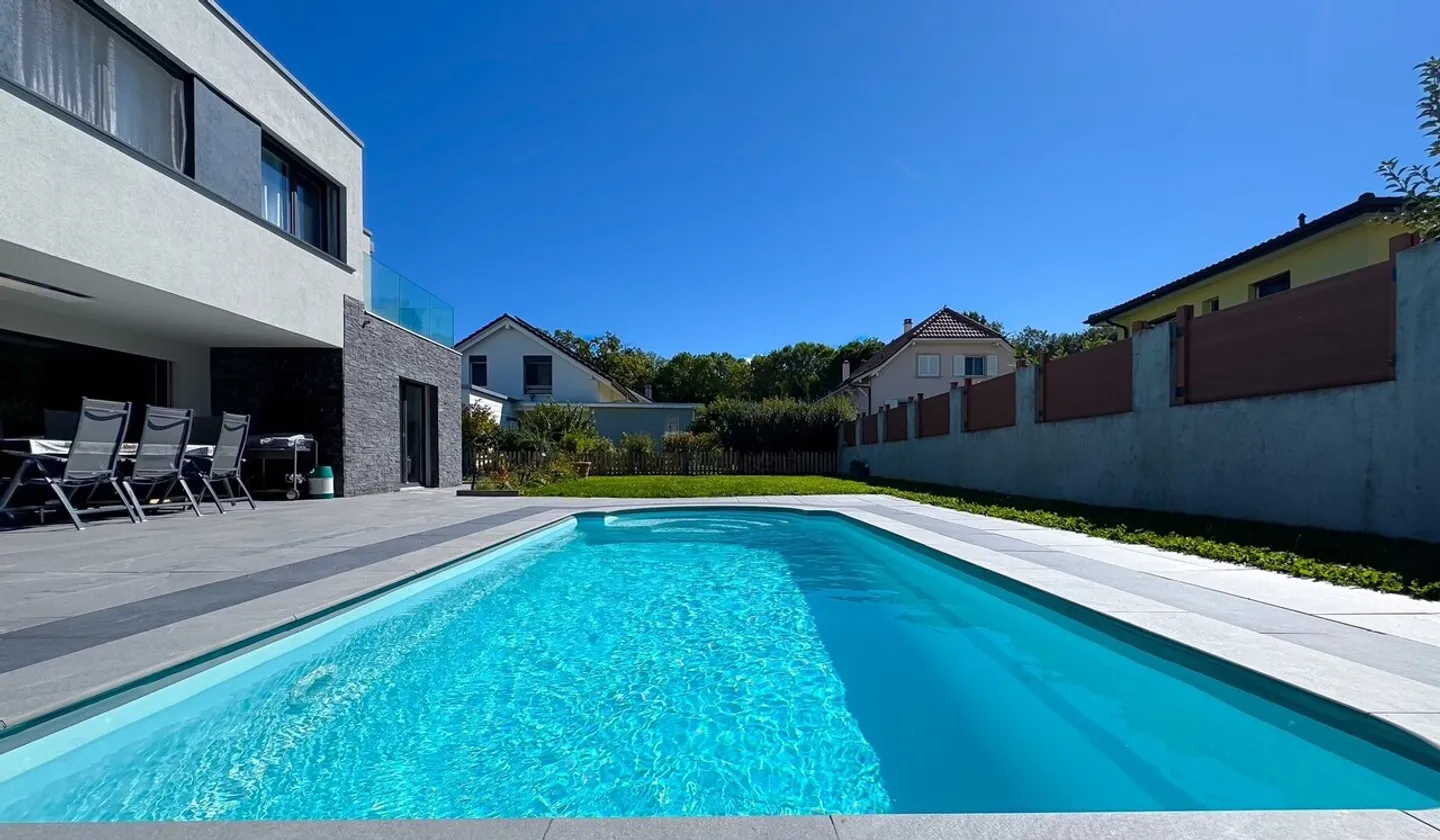 Villa mit Pool und hohem Standard - Foto 2 von 16