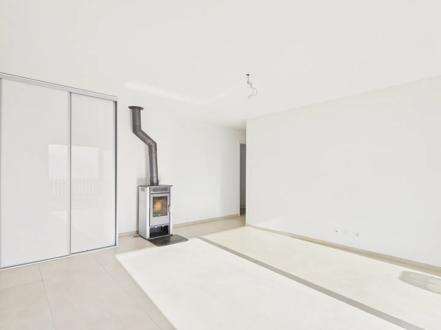 Appartamento spazioso e luminoso di 4,5 stanze con grande terrazza e vista mozzafiato sulle montagne a Miex, VS. - Foto 4 di 10