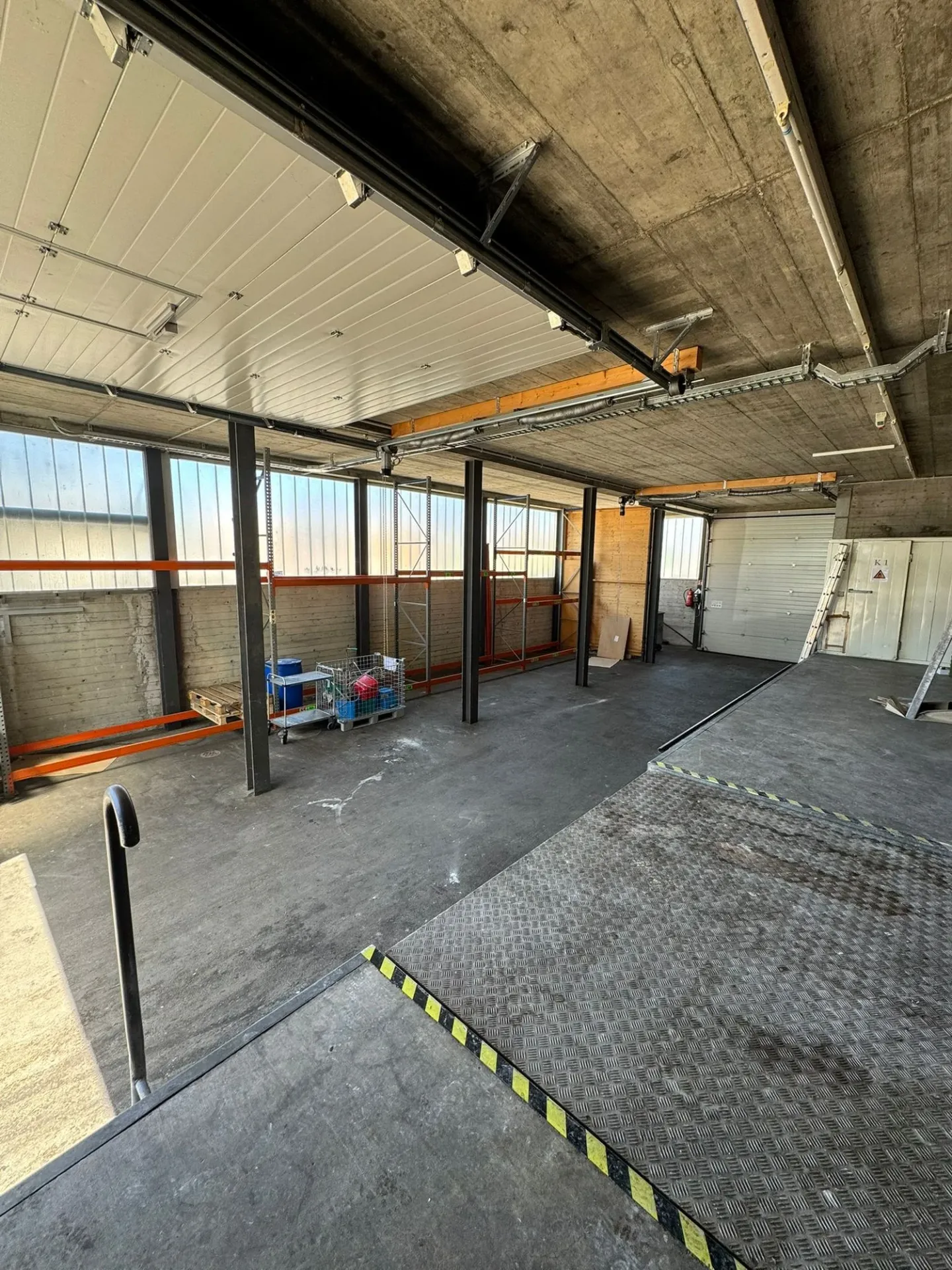 Spazi flessibili per uffici e produzione in una posizione attraente a Gossau ZH - Foto 2 di 3
