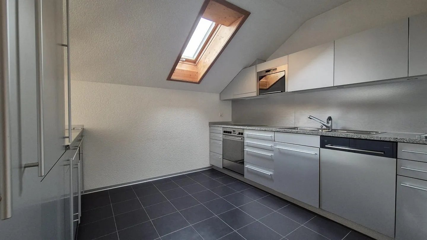 Appartement en attique attrayant de 4,5 pièces avec vue - Photo 1 sur 9