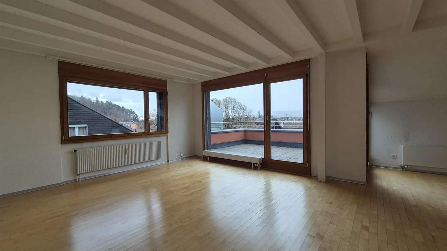 Appartement en attique attrayant de 4,5 pièces avec vue - Photo 5 sur 9