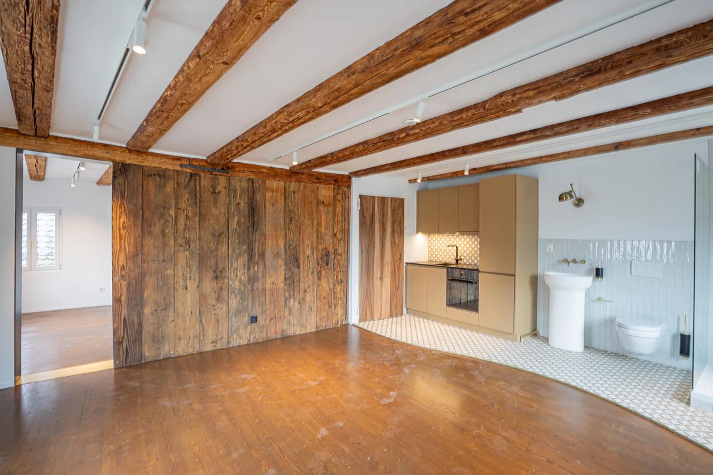 Sanierte Wohnung mit ausgebautem Dachstock direkt am Murgufer - Foto 2 von 8