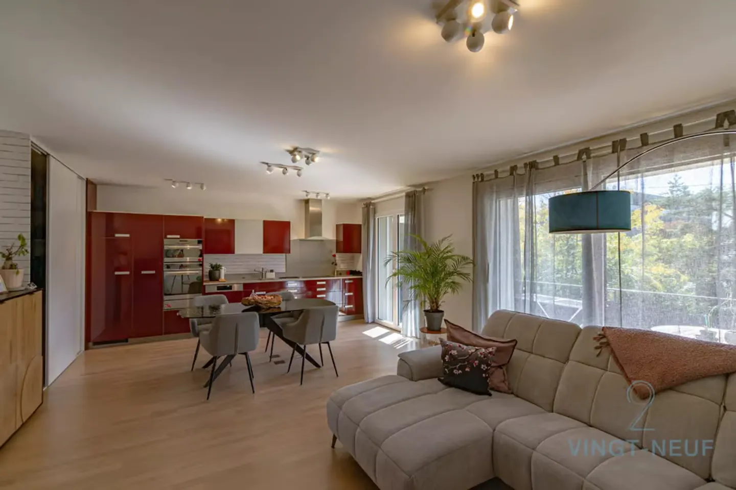 Appartement spacieux avec grand balcon - Photo 2 sur 10
