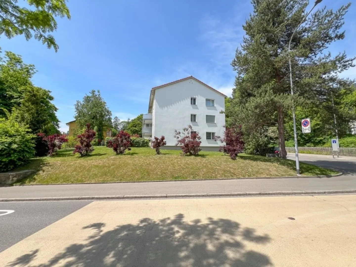 Mehrfamilienhaus auf grosszügigem Grundstück - Foto 3 von 9
