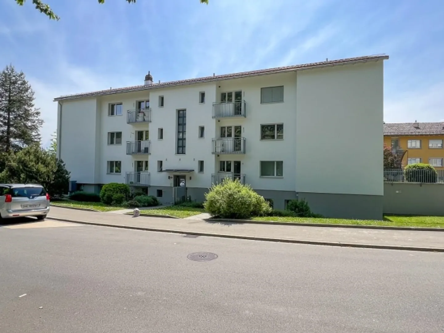 Mehrfamilienhaus auf grosszügigem Grundstück - Foto 4 von 9