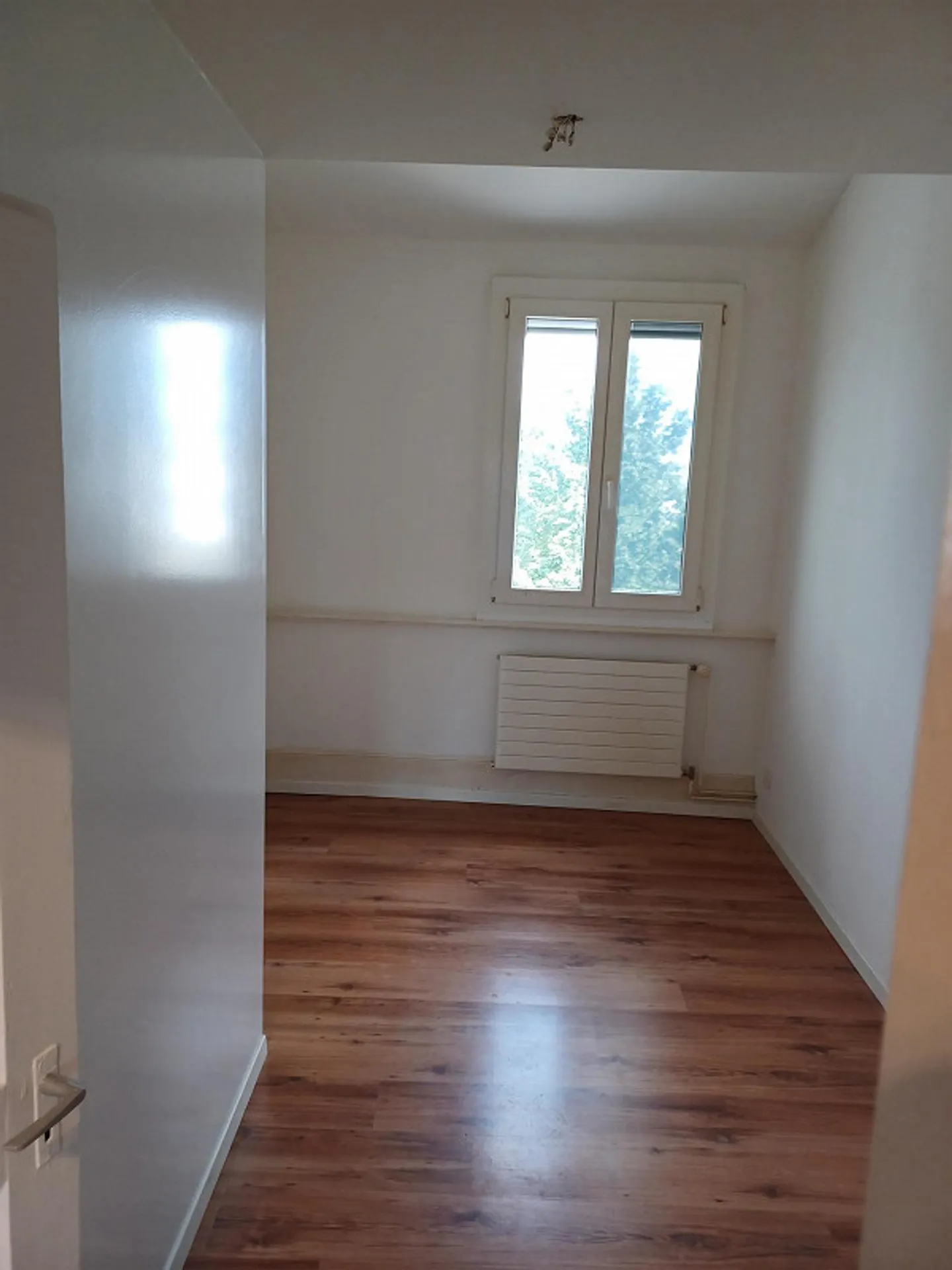 Cozy 4.5 Room Old Building Apartment for Rent in Lucerne - Photo 3 of 7