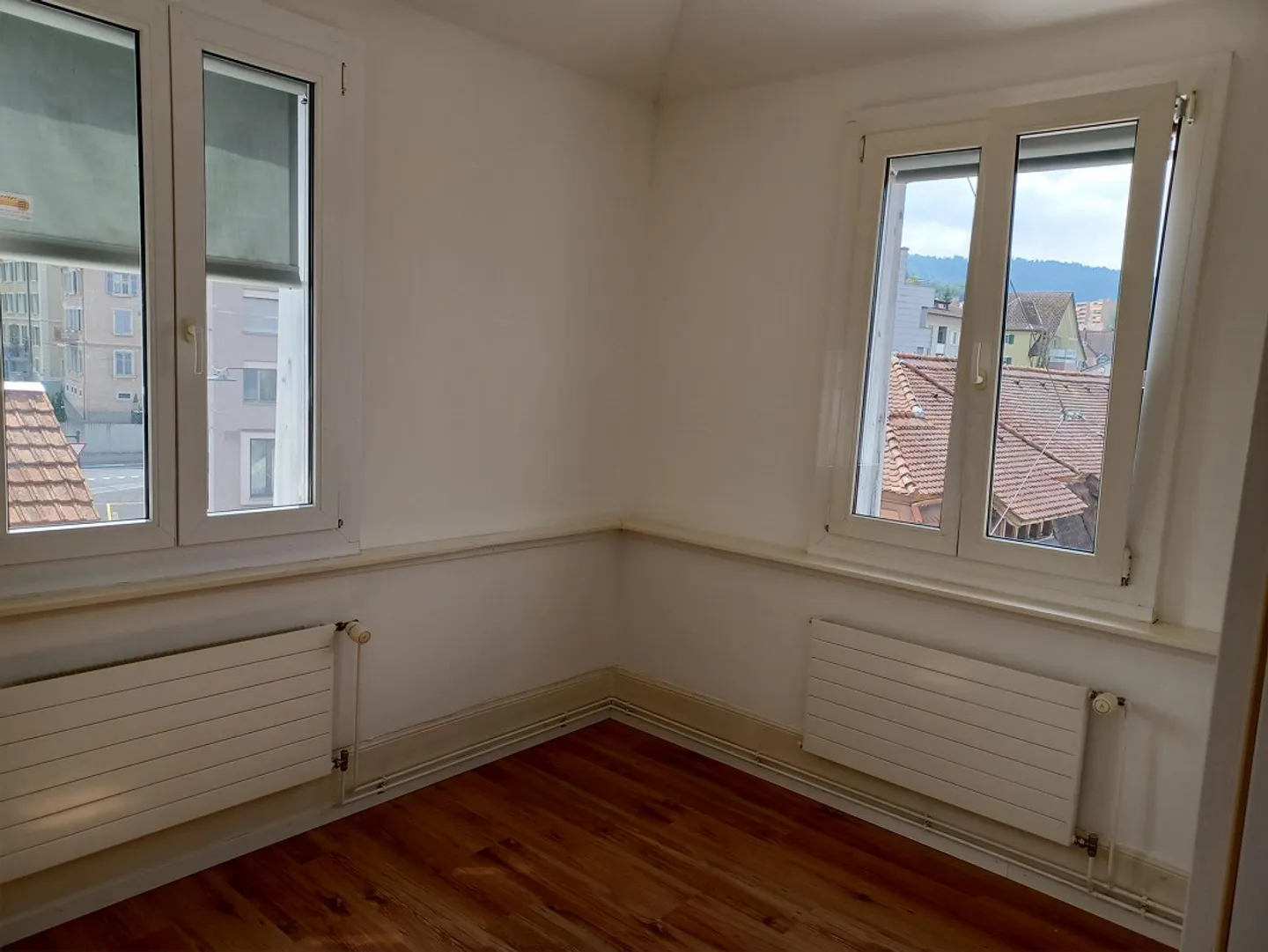 Cozy 4.5 Room Old Building Apartment for Rent in Lucerne - Photo 4 of 7