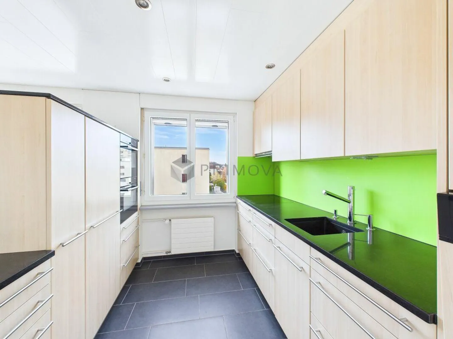 Light-flooded 4.5-room penthouse with evening sun, lift and D... - Photo 2 of 9