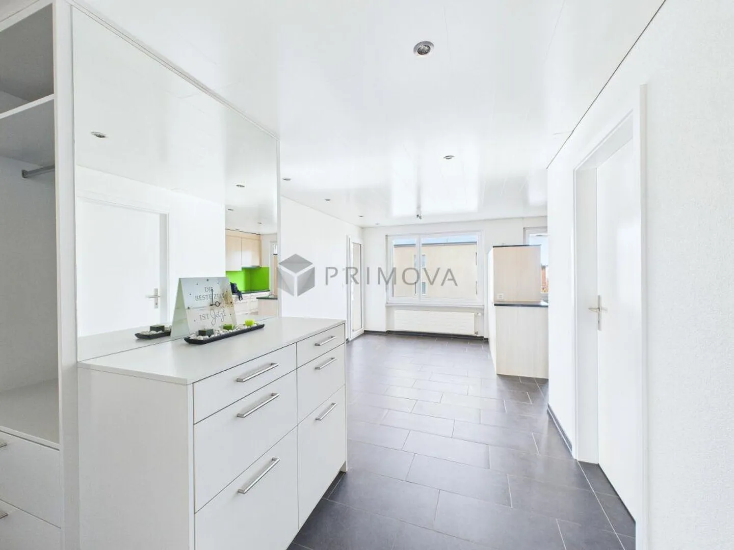 Light-flooded 4.5-room penthouse with evening sun, lift and D... - Photo 8 of 9