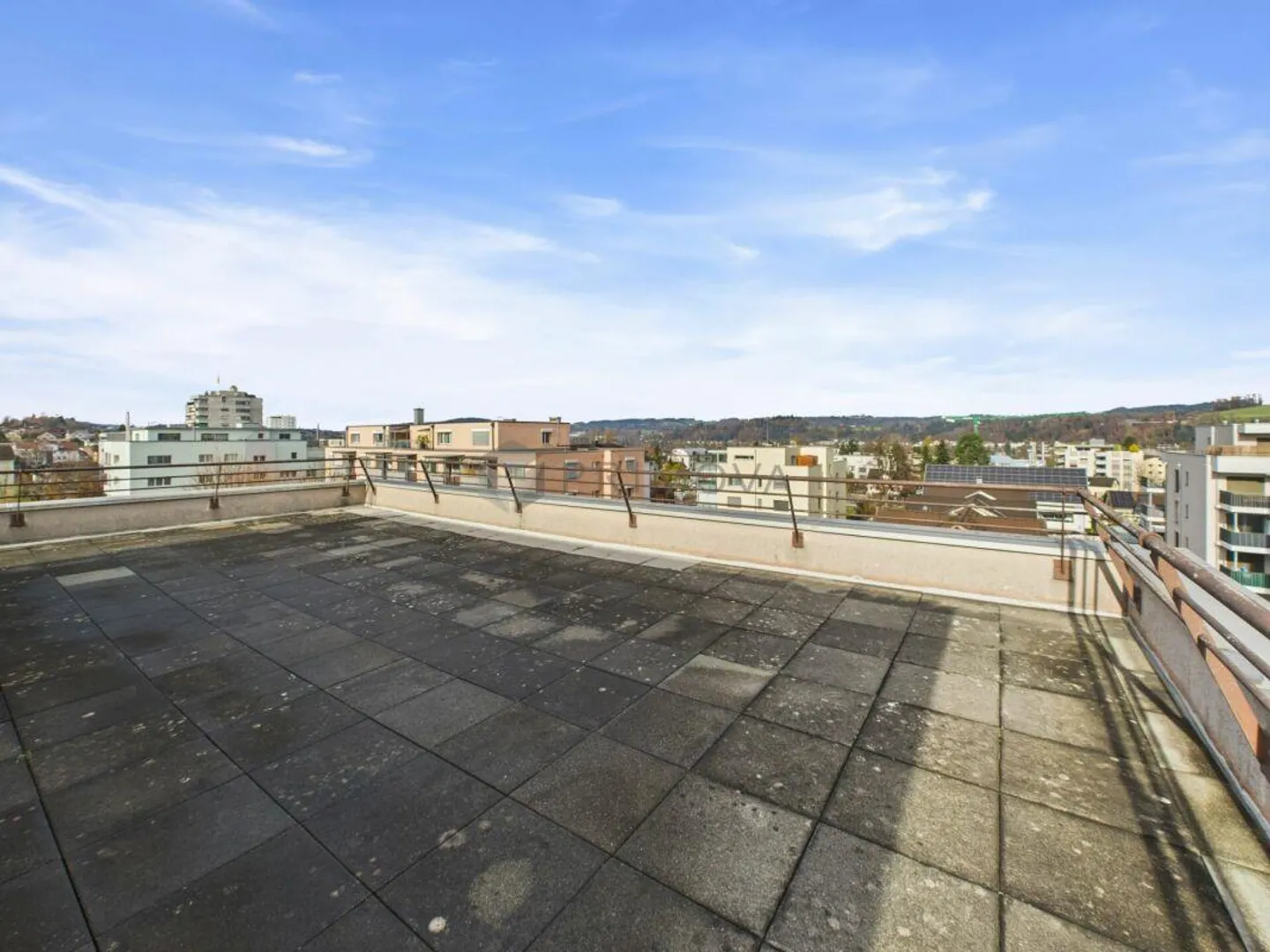 Light-flooded 4.5-room penthouse with evening sun, lift and D... - Photo 9 of 9