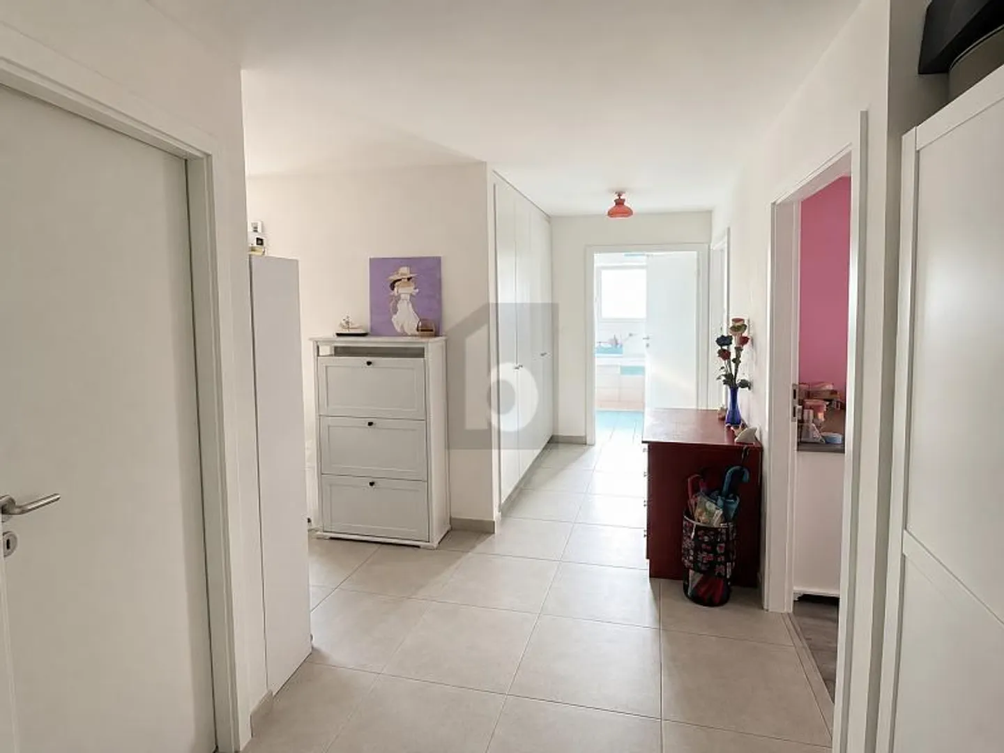 BRIGHT AND SPACIOUS WITH GARDEN - Photo 3 of 6