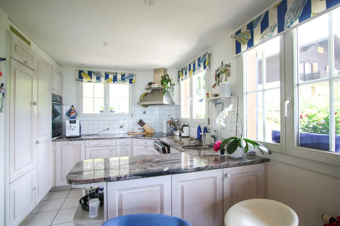 Exclusive Retreat for Your Family - Prime Location in a Unique Natural Arena - Photo 5 of 15